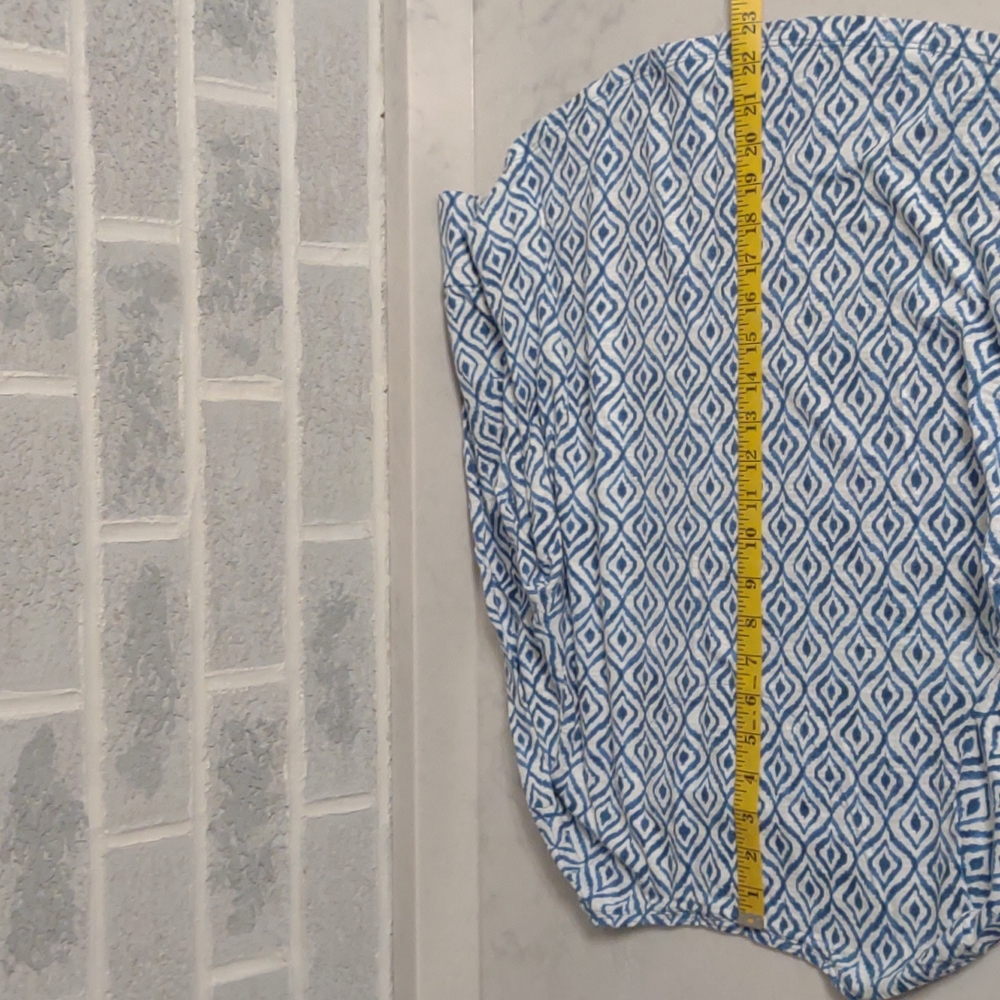 Chico's Women's White and Blue Diamond Patterned Blouse Size (1) Medium - Picture 10 of 14